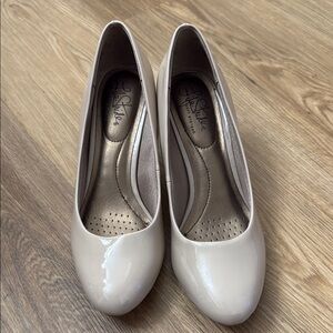 Life Stride Cream Heels with Timeless Elegance